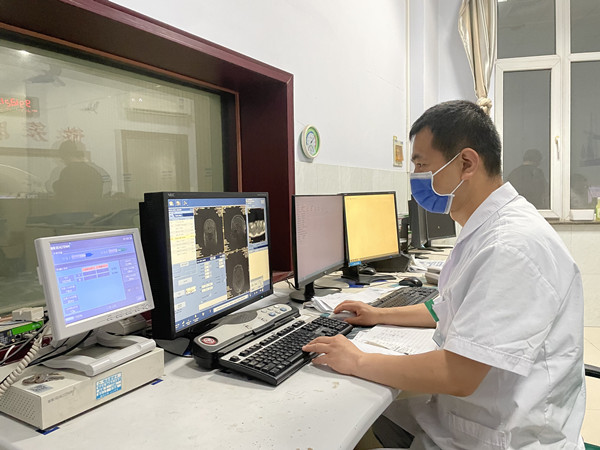 /uploads/img/20230607/e2883add1a0f48d739f240f613c47127.jpg 核磁检查.jpg