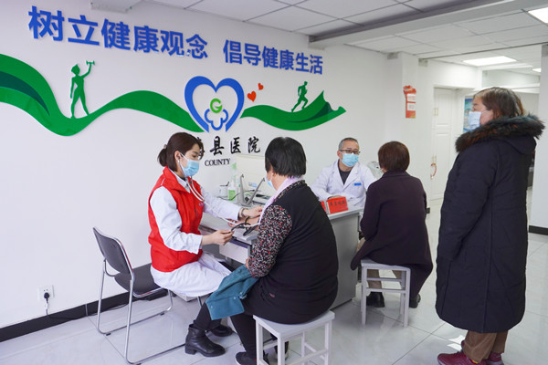 2022.03.03承德县医院到滨河社区开展“爱耳日”义诊.JPG